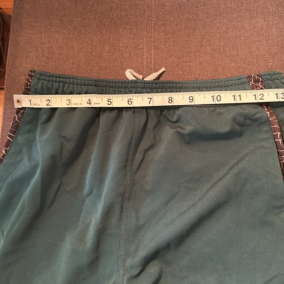 Eagles NFL Brand men’s shorts I believe Excellent condition never used! - Picture 5 of 6